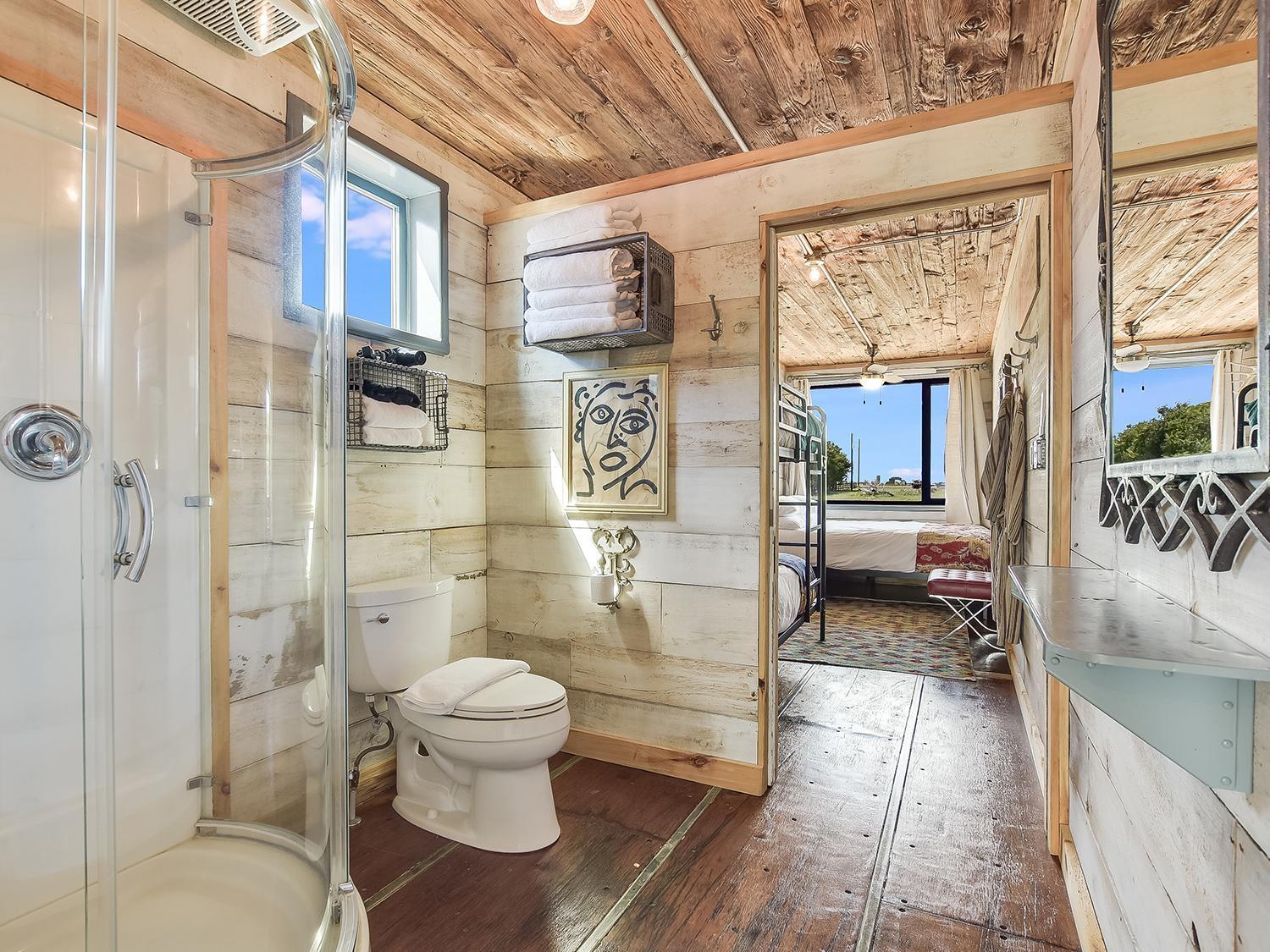 Flophouze Shipping Container Hotel Round Top Quarto foto